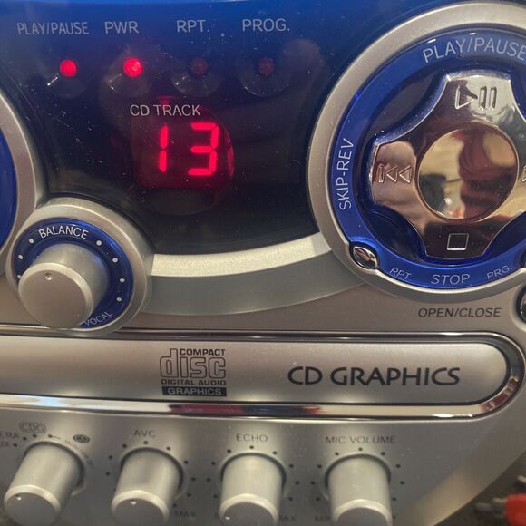 Craig CD+ Graphics Karaoke System w/5" Monitor, Microphone & Video Camera CG8400 - Picture 13 of 13